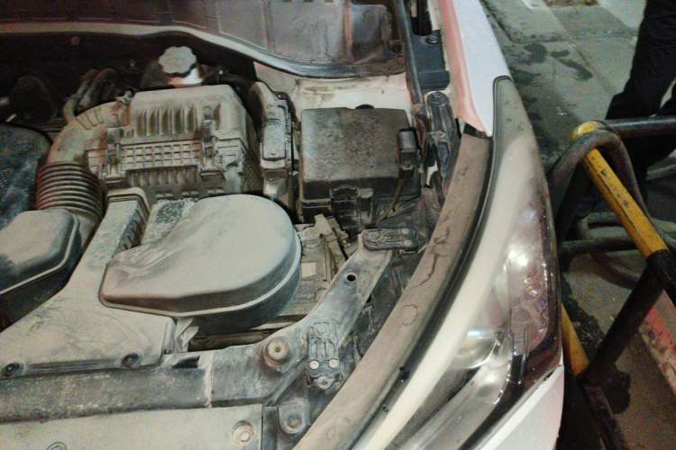 Used Hyundai Santa Fe 2013 2.4L Automatic 4x4 Prestige Edition Engine Bay Left