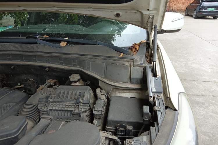 Used Hyundai Santa Fe 2013 2.4L Automatic Two-Wheel Drive Smart Version Engine Bay Left