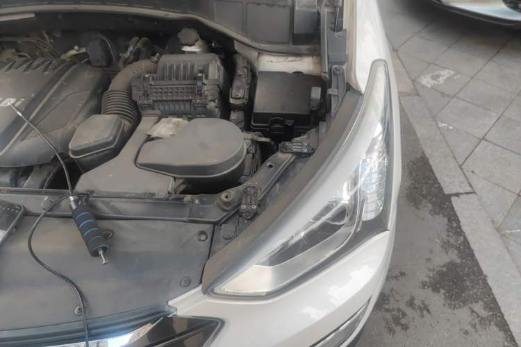 Used Hyundai Santa Fe 2013 2.4L Automatic 4x4 Smart Version Engine Bay Left