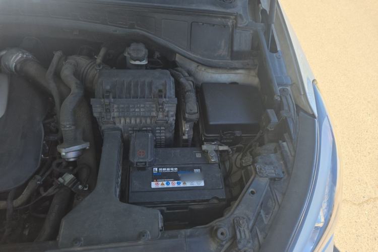Used Hyundai Santa Fe 2013 2.0T Automatic All-Wheel Drive Prestige Version Engine Bay Left