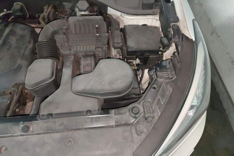Used Hyundai Santa Fe 2013 2.4L Automatic Two-Wheel Drive Smart Version Engine Bay Left