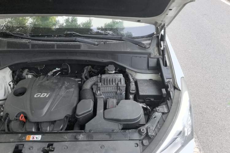 Used Hyundai Santa Fe 2013 Revised Version 2.4L Automatic All-Wheel Drive Smart Type Engine Bay Left