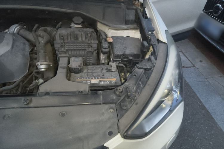Used Hyundai Santa Fe 2013 2.0T Automatic All-Wheel Drive Prestige Version Engine Bay Left
