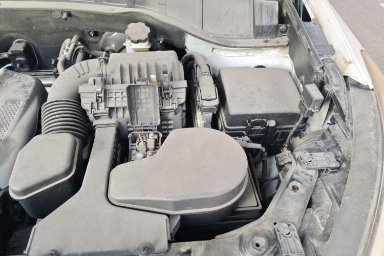 Used Hyundai Santa Fe 2013 2.4L Automatic 4x4 Prestige Edition Engine Bay Left