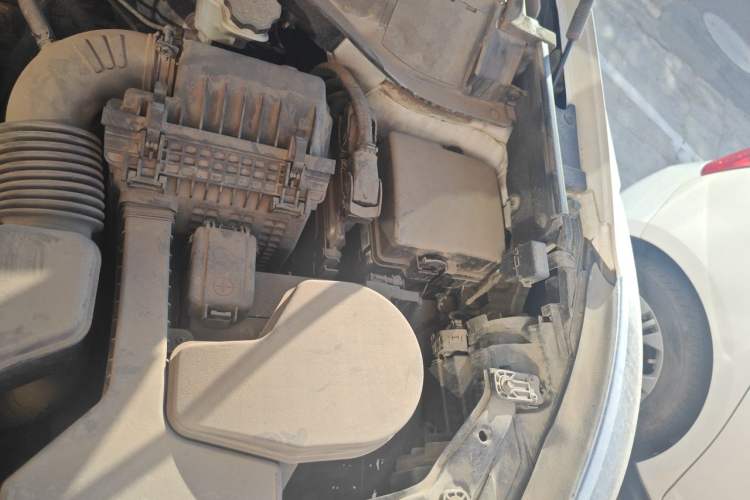 Used Hyundai Santa Fe 2013 2.4L Automatic 4x4 Comfort Edition Engine Bay Left