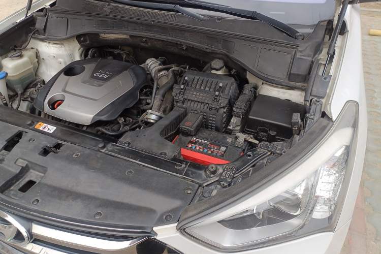Used Hyundai Santa Fe 2013 Revised Version 2.0T Automatic All-Wheel Drive Top-Tier Trim Engine Bay Left