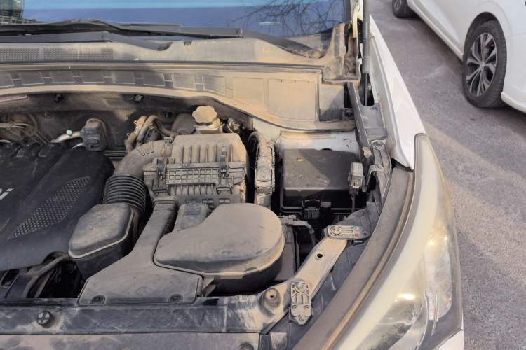 Used Hyundai Santa Fe 2013 2.4L Automatic 4x4 Smart Version Engine Bay Left