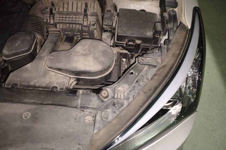 Used Hyundai Santa Fe 2013 2.4L Automatic 2WD Comfort Edition Engine Bay Left