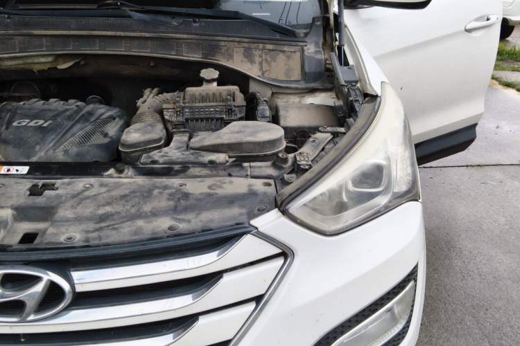 Used Hyundai Santa Fe 2013 2.4L Automatic 2WD Comfort Edition Engine Bay Left