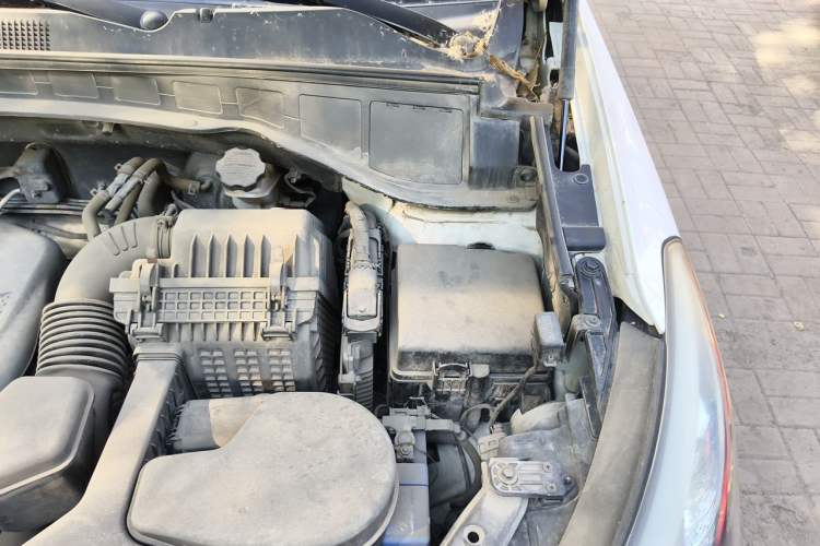 Used Hyundai Santa Fe 2013 Revised Version 2.4L Automatic All-Wheel Drive Smart Type Engine Bay Left