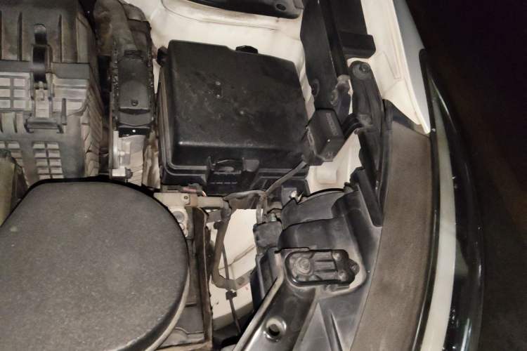 Used Hyundai Santa Fe 2013 2.4L Automatic Two-Wheel Drive Smart Version Engine Bay Left