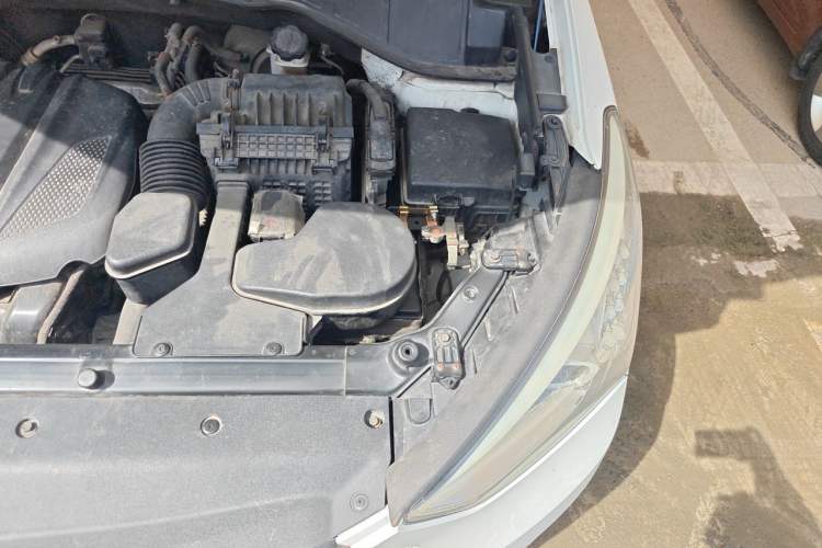Used Hyundai Santa Fe 2013 2.4L Automatic Two-Wheel Drive Smart Version Engine Bay Left