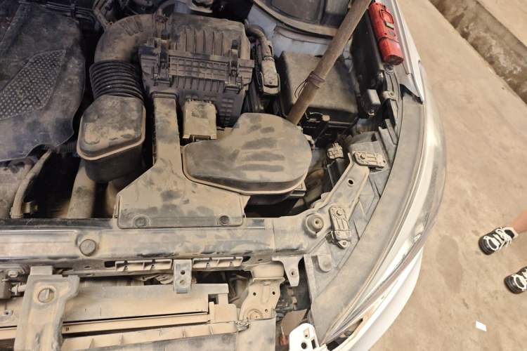 Used Hyundai Santa Fe 2013 2.4L Automatic Two-Wheel Drive Smart Version Engine Bay Left