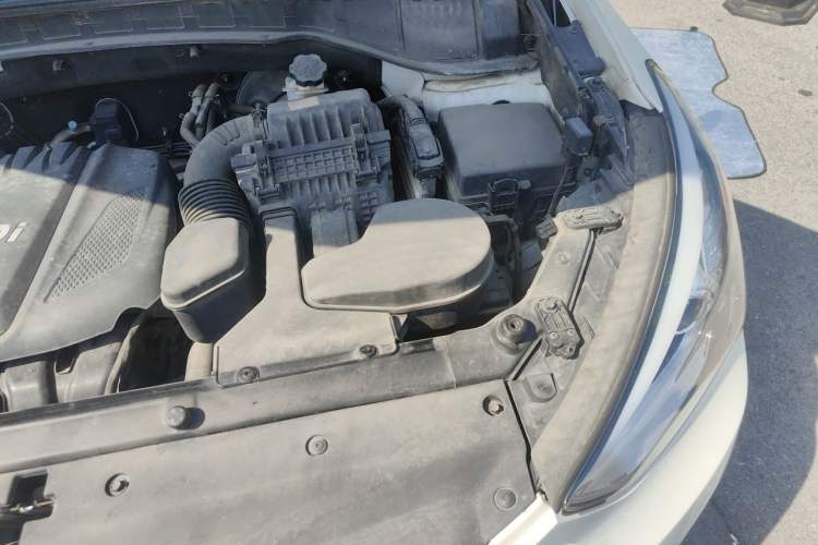 Used Hyundai Santa Fe 2013 2.4L Automatic Two-Wheel Drive Smart Version Engine Bay Left