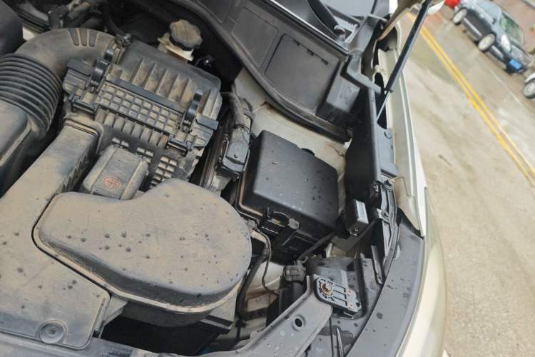 Used Hyundai Santa Fe 2013 2.4L Automatic 4x4 Prestige Edition Engine Bay Left