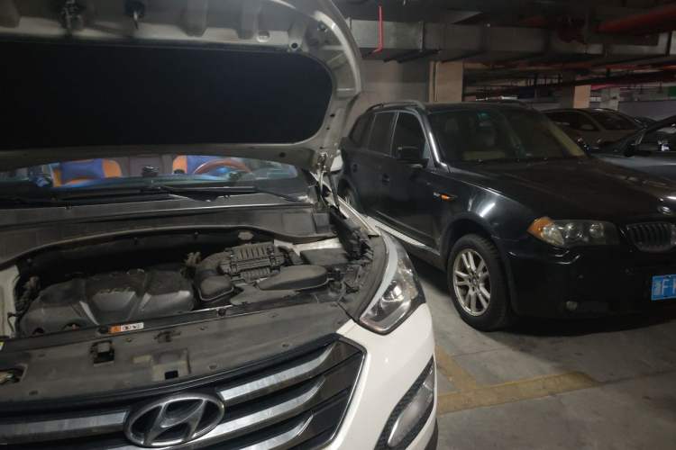 Used Hyundai Santa Fe 2013 2.4L Automatic Two-Wheel Drive Smart Version Engine Bay Left