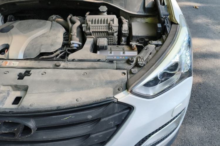 Used Hyundai Santa Fe 2013 2.0T Automatic All-Wheel Drive Prestige Version Engine Bay Left
