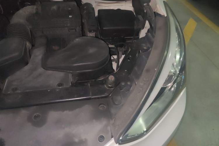 Used Hyundai Santa Fe 2013 2.4L Automatic 2WD Comfort Edition Engine Bay Left