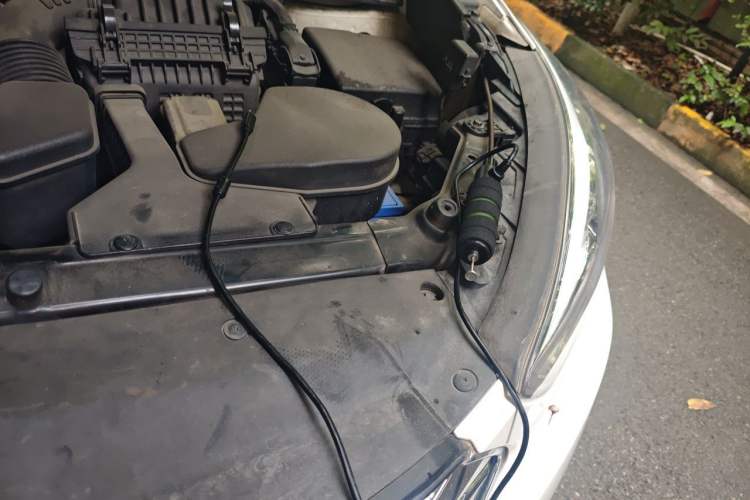 Used Hyundai Santa Fe 2013 2.4L Automatic 4x4 Smart Version Engine Bay Left