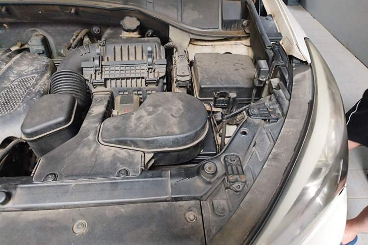 Used Hyundai Santa Fe 2013 2.4L Automatic 4x4 Smart Version Engine Bay Left
