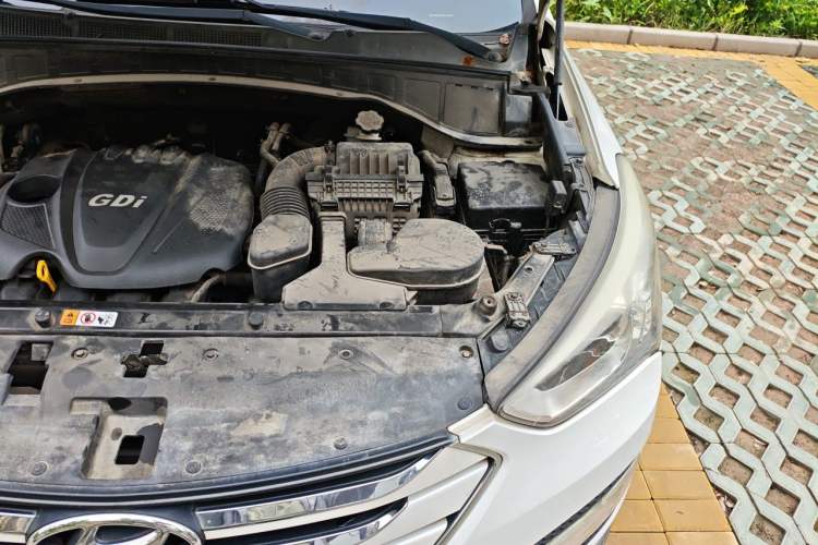 Used Hyundai Santa Fe 2013 2.4L Automatic 2WD Comfort Edition Engine Bay Left