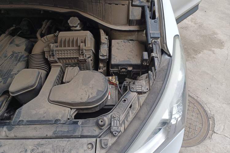 Used Hyundai Santa Fe 2013 2.4L Automatic Two-Wheel Drive Smart Version Engine Bay Left