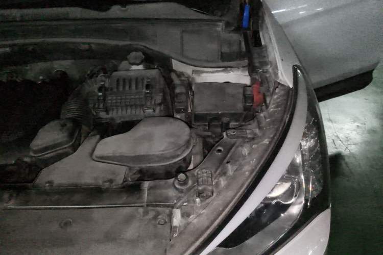 Used Hyundai Santa Fe 2013 2.4L Automatic Two-Wheel Drive Smart Version Engine Bay Left