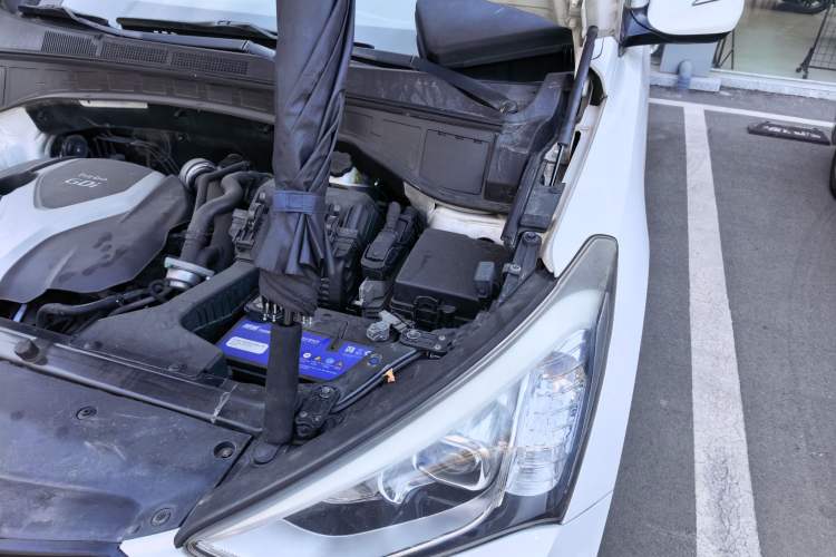 Used Hyundai Santa Fe 2013 2.0T Automatic All-Wheel Drive Prestige Version Engine Bay Left