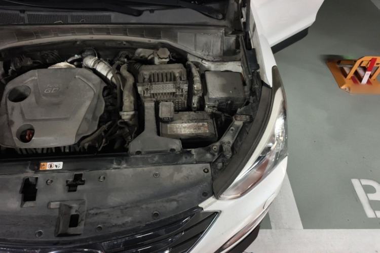 Used Hyundai Santa Fe 2013 Revised Version 2.0T Automatic All-Wheel Drive Top-Tier Trim Engine Bay Left
