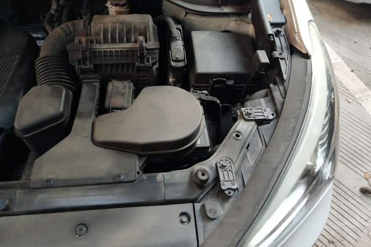 Used Hyundai Santa Fe 2013 2.4L Automatic Two-Wheel Drive Smart Version Engine Bay Left