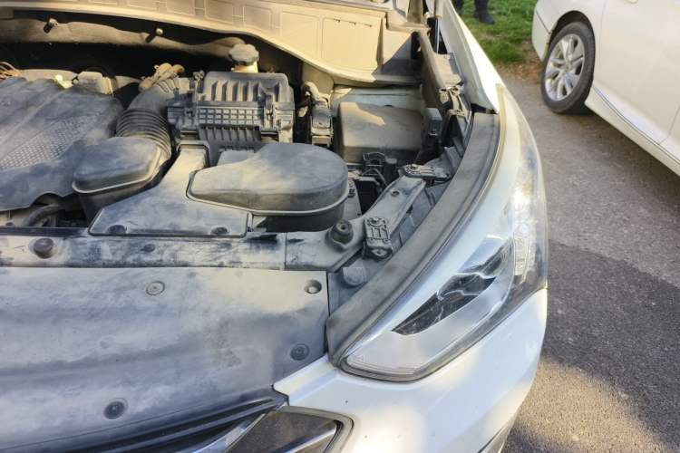 Used Hyundai Santa Fe 2013 2.4L Automatic Two-Wheel Drive Smart Version Engine Bay Left