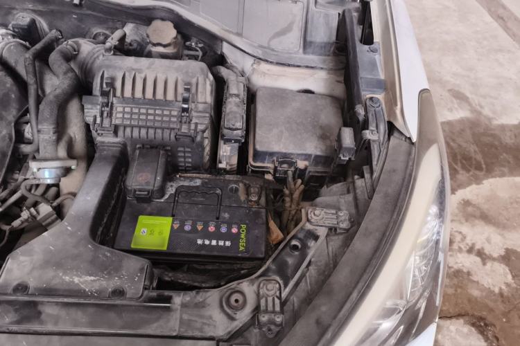 Used Hyundai Santa Fe 2013 2.0T Automatic All-Wheel Drive Top Trim Engine Bay Left