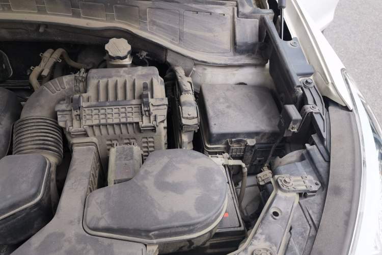 Used Hyundai Santa Fe 2013 2.4L Automatic Two-Wheel Drive Smart Version Engine Bay Left