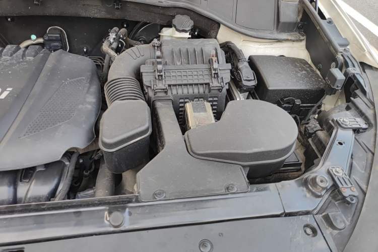 Used Hyundai Santa Fe 2013 Revised Version 2.4L Automatic All-Wheel Drive Smart Type Engine Bay Left
