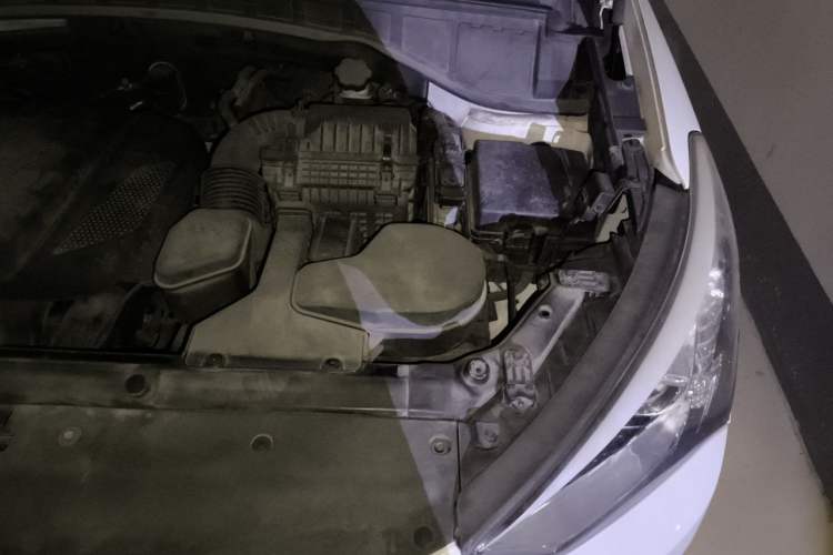 Used Hyundai Santa Fe 2013 2.4L Manual Two-Wheel Drive Comfort Version Engine Bay Left