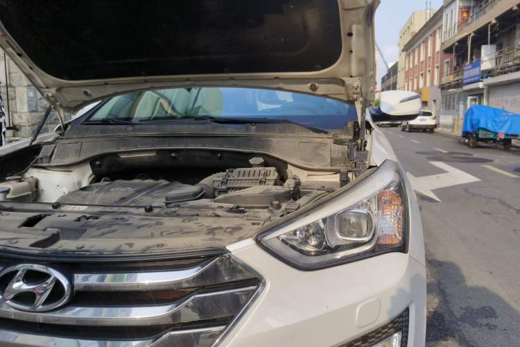 Used Hyundai Santa Fe 2013 Revised Version 2.4L Automatic All-Wheel Drive Luxury Trim Engine Bay Left