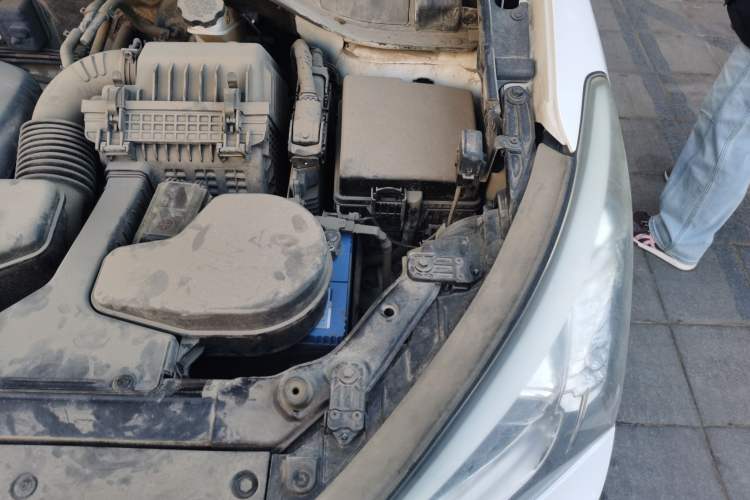 Used Hyundai Santa Fe 2013 2.4L Automatic Two-Wheel Drive Smart Version Engine Bay Left