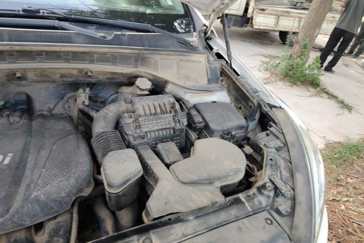 Used Hyundai Santa Fe 2013 2.4L Automatic 4x4 Smart Version Engine Bay Left