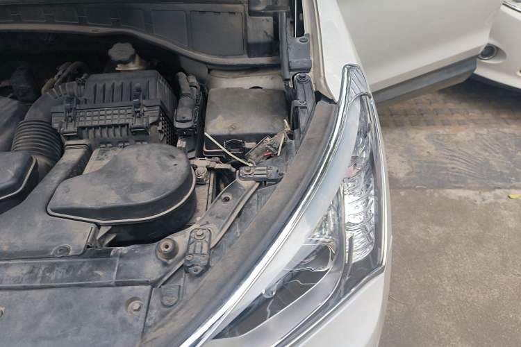 Used Hyundai Santa Fe 2013 2.4L Automatic Two-Wheel Drive Smart Version Engine Bay Left