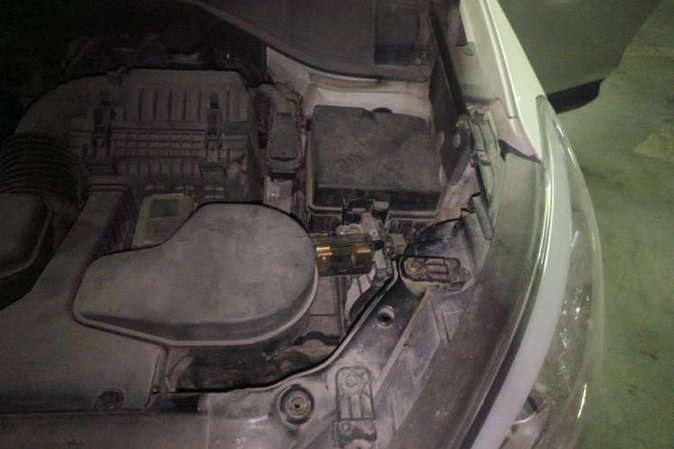Used Hyundai Santa Fe 2013 2.4L Automatic 4x4 Comfort Edition Engine Bay Left