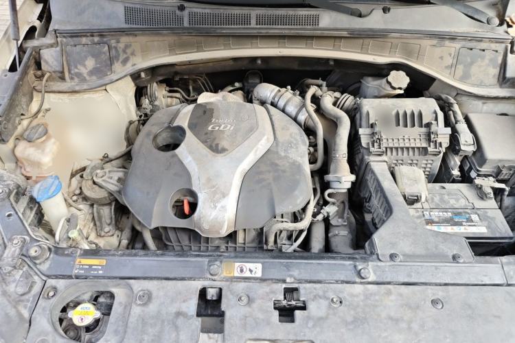 Used Hyundai Santa Fe 2013 Facelifted Version 2.0T Automatic Two-Wheel Drive Prestige Edition Engine Bay