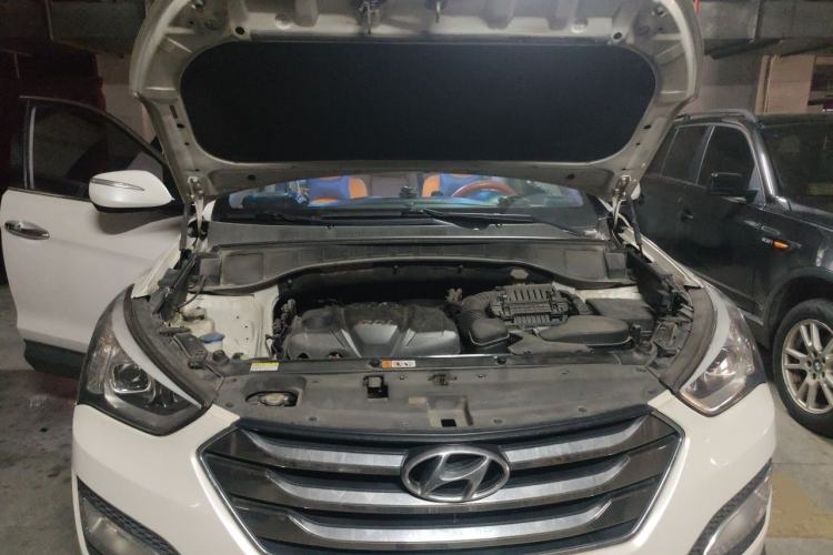 Used Hyundai Santa Fe 2013 2.4L Automatic Two-Wheel Drive Smart Version Engine Bay