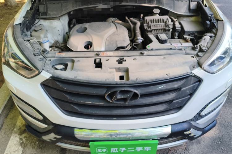 Used Hyundai Santa Fe 2013 2.0T Automatic All-Wheel Drive Prestige Version Engine Bay
