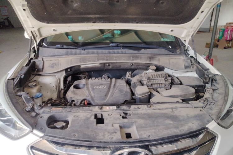 Used Hyundai Santa Fe 2013 2.4L Automatic Two-Wheel Drive Smart Version Engine Bay