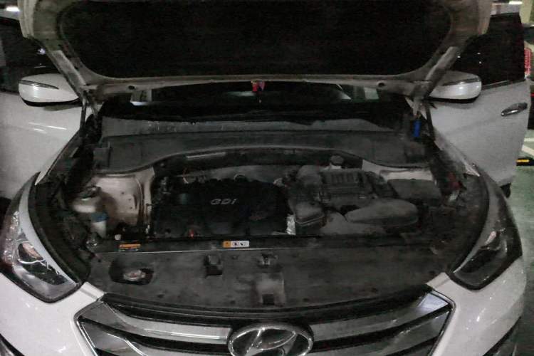 Used Hyundai Santa Fe 2013 2.4L Automatic Two-Wheel Drive Smart Version Engine Bay