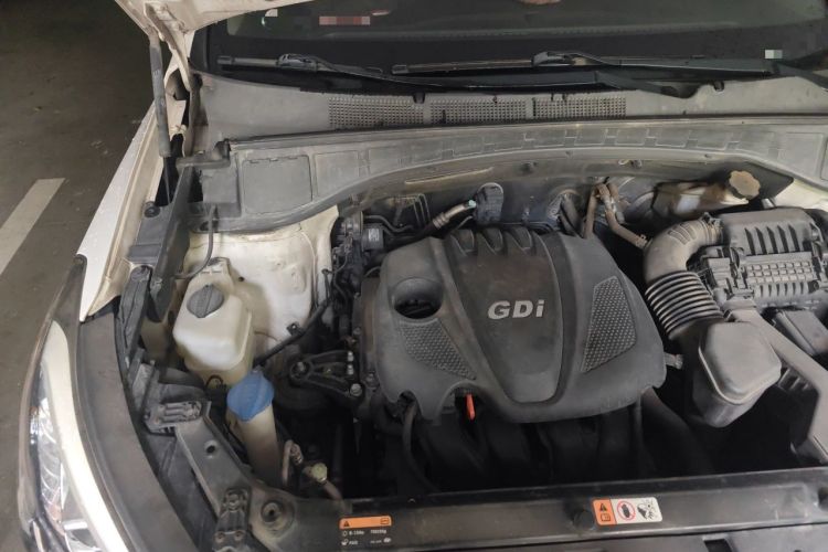 Used Hyundai Santa Fe 2013 2.4L Automatic 4x4 Prestige Edition Engine Bay Right