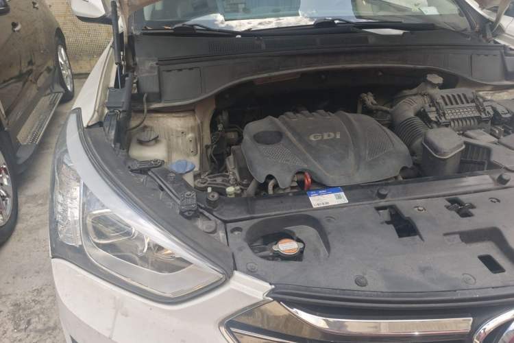 Used Hyundai Santa Fe 2013 2.4L Automatic Two-Wheel Drive Smart Version Engine Bay Right