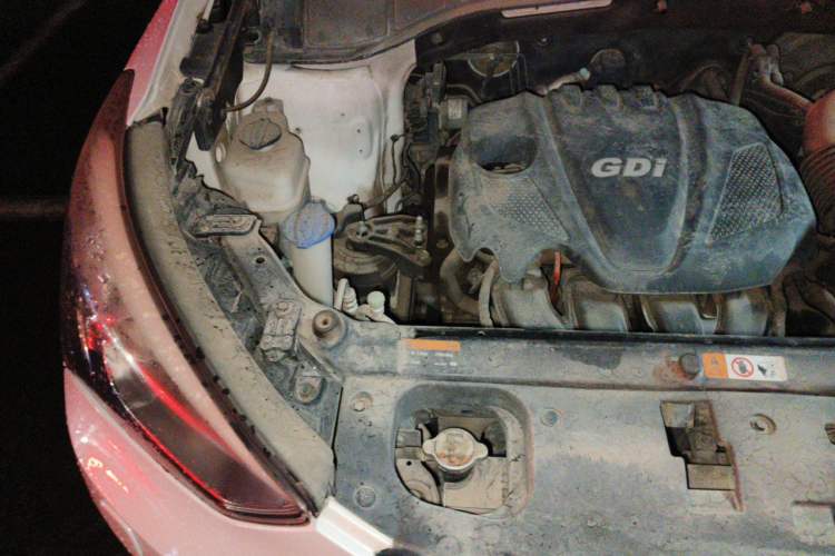 Used Hyundai Santa Fe 2013 2.4L Automatic 4x4 Prestige Edition Engine Bay Right