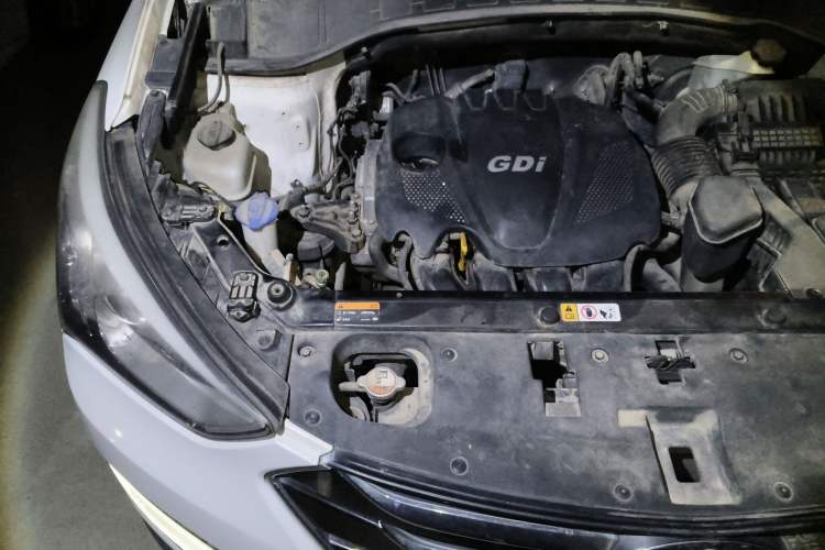 Used Hyundai Santa Fe 2013 2.4L Automatic Two-Wheel Drive Smart Version Engine Bay Right