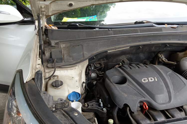 Used Hyundai Santa Fe 2013 2.4L Automatic Two-Wheel Drive Smart Version Engine Bay Right